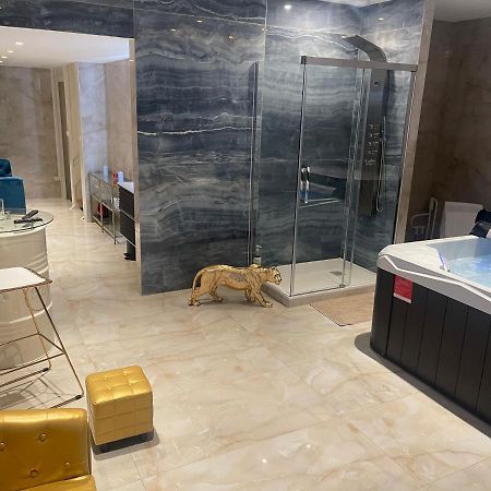 Golden Junior - Jacuzzi Apartment Rouen Luaran gambar
