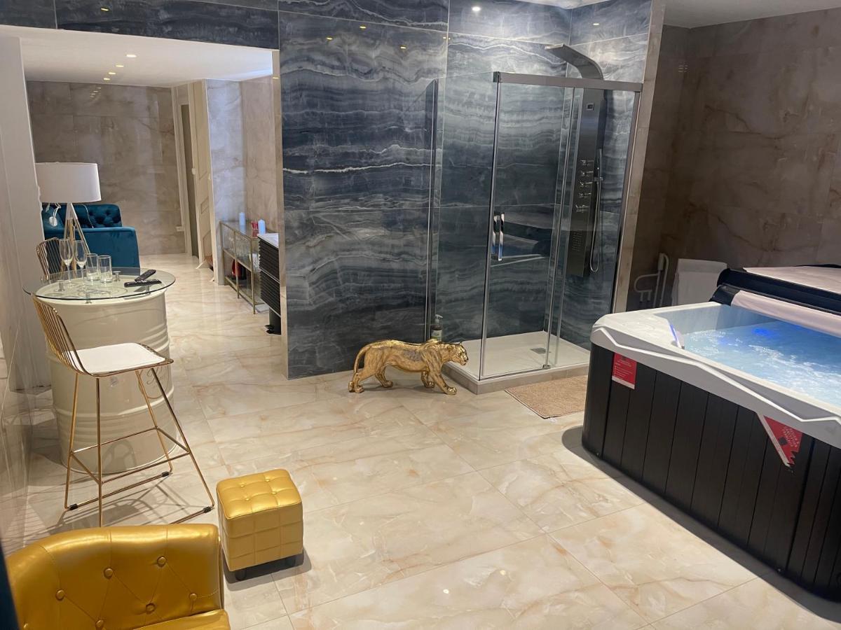 Golden Junior - Jacuzzi Apartment Rouen Luaran gambar